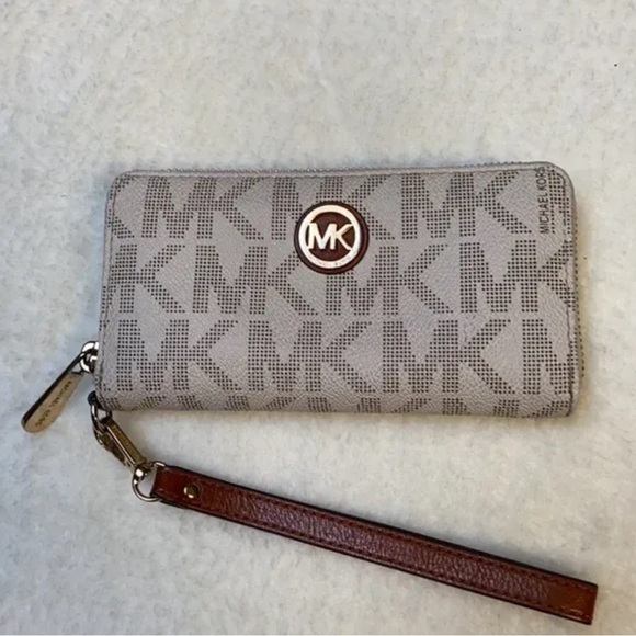 Michael Kors Continental Wallet/ Wristlet - Picture 1 of 4